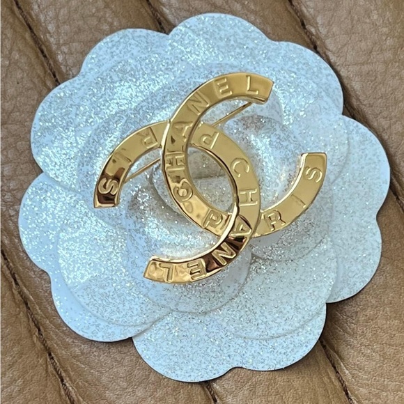 CHANEL 20A Golden Brooch - Picture 3 of 4
